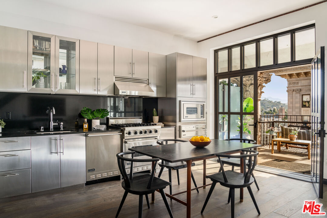 1645 Vine St Unit: 1005