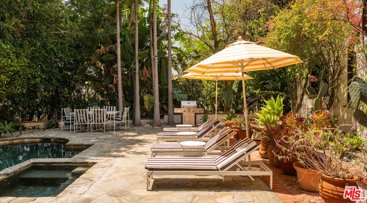 1135 Sunset Vale Ave