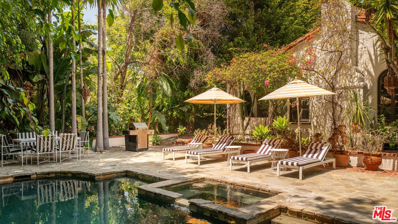 1135 Sunset Vale Ave