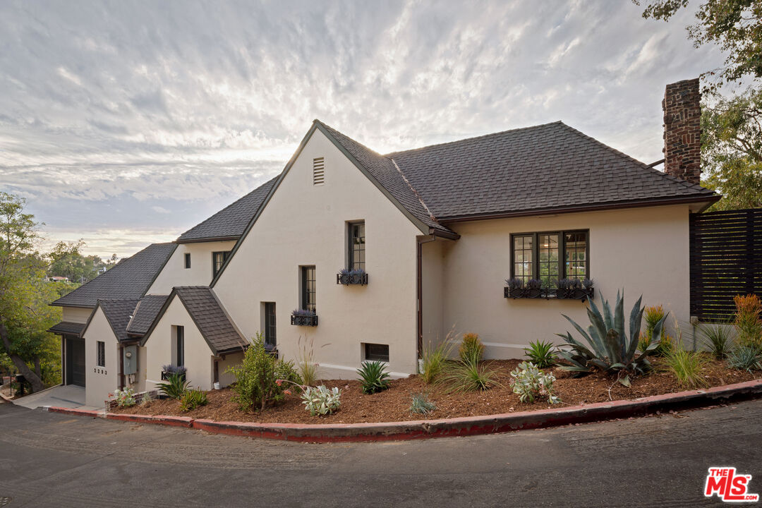 2293 Bronson Hill Dr