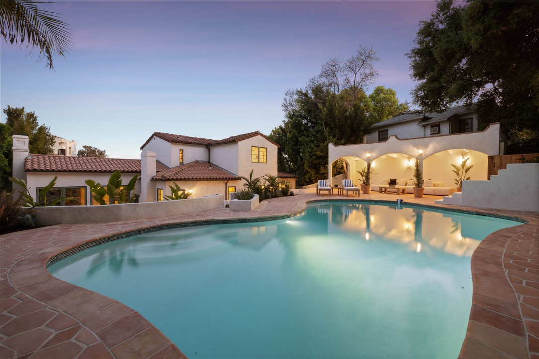 3337 Lowry RD