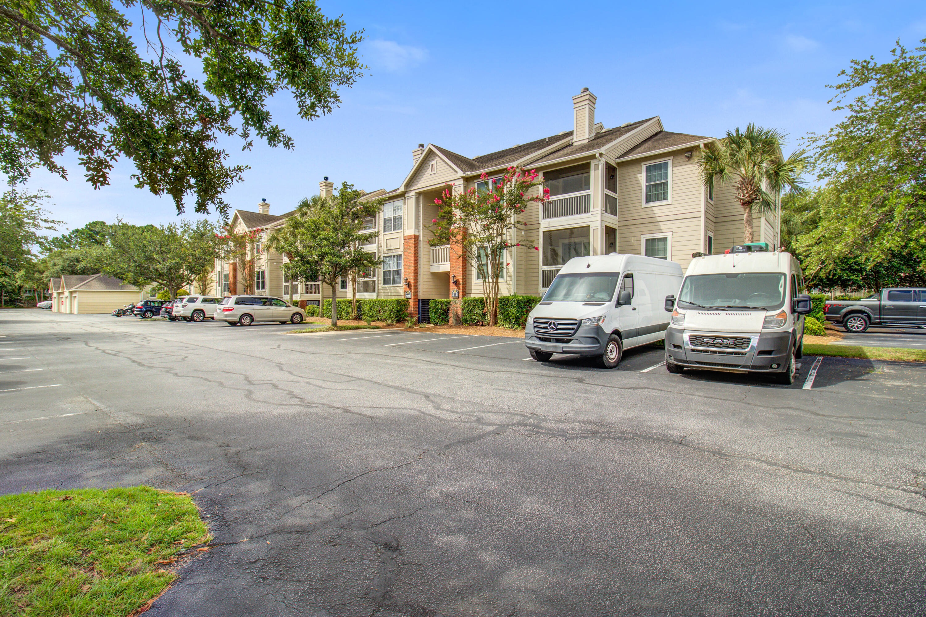 1600 Long Grove Drive Drive Unit 928