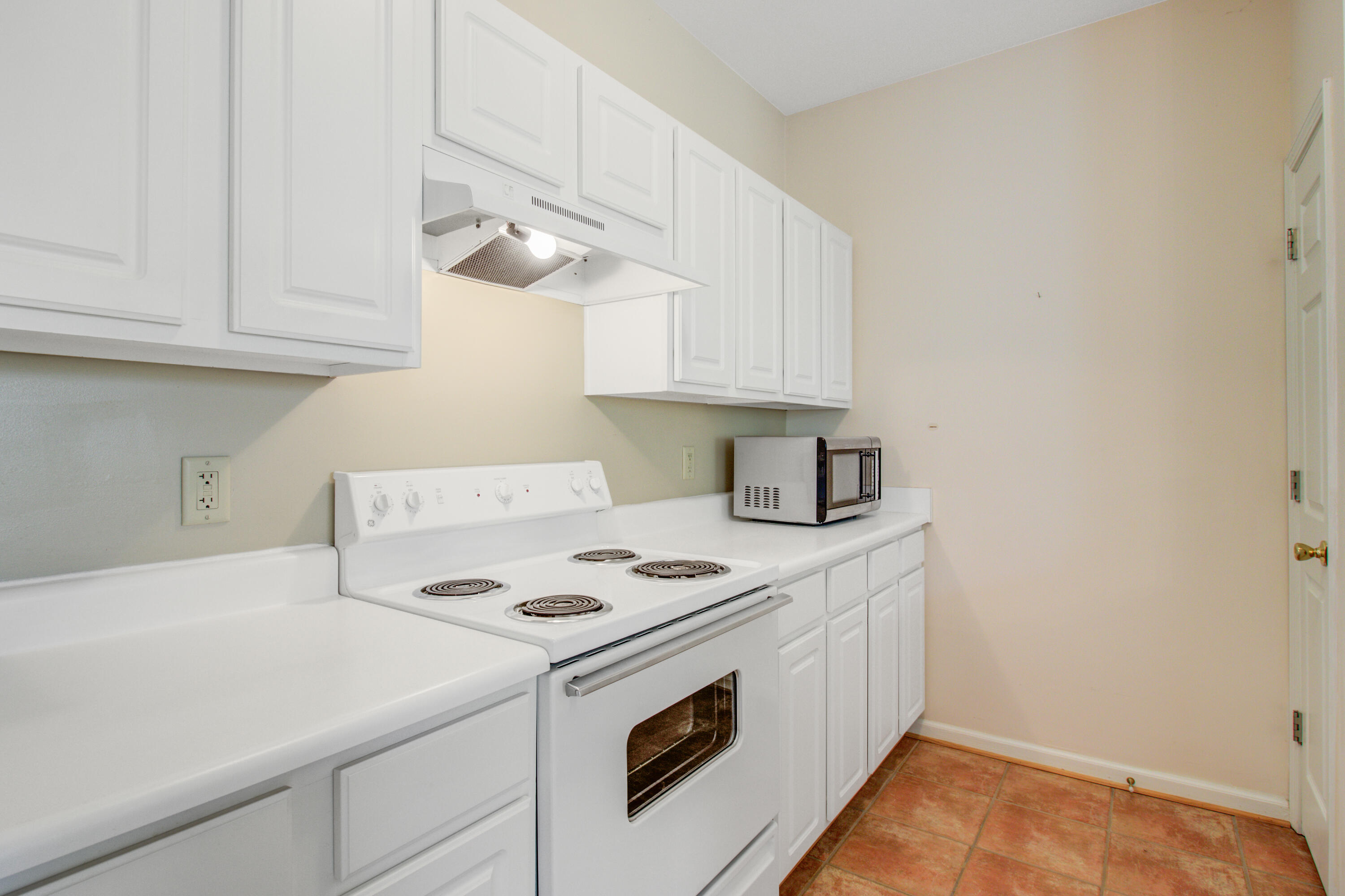 1600 Long Grove Drive Drive Unit 928