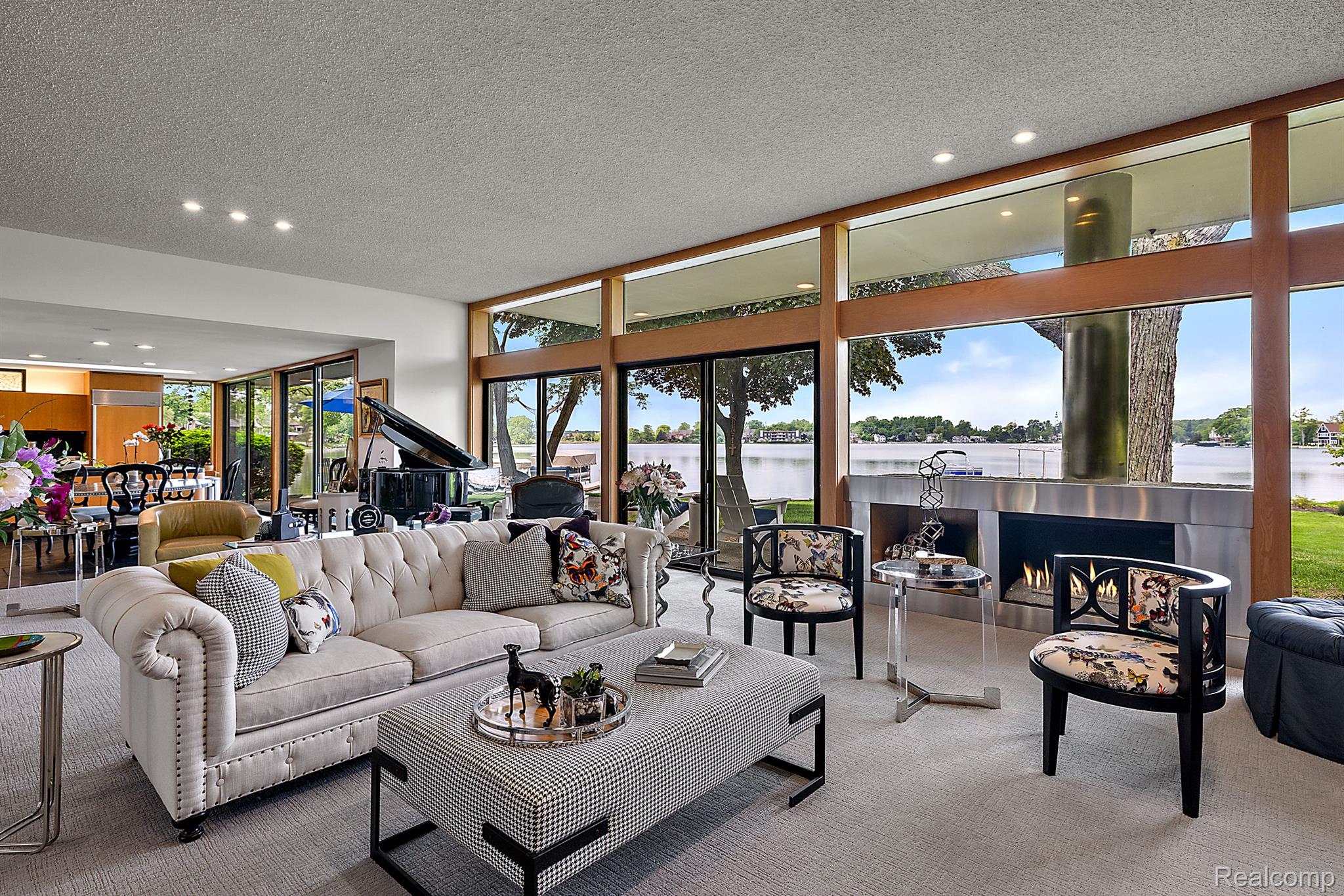 3110 W LONG LAKE Road