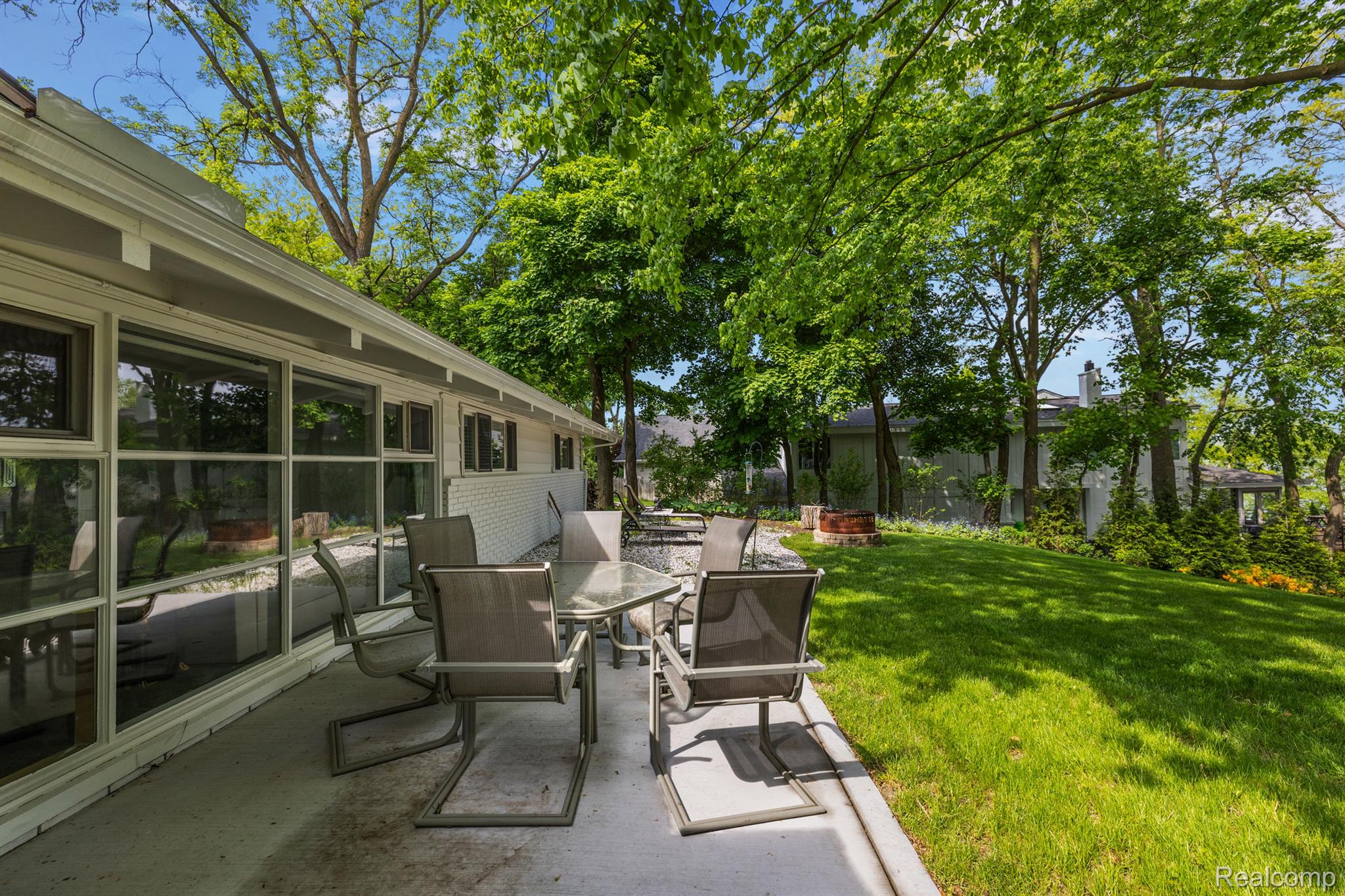 3110 W LONG LAKE Road