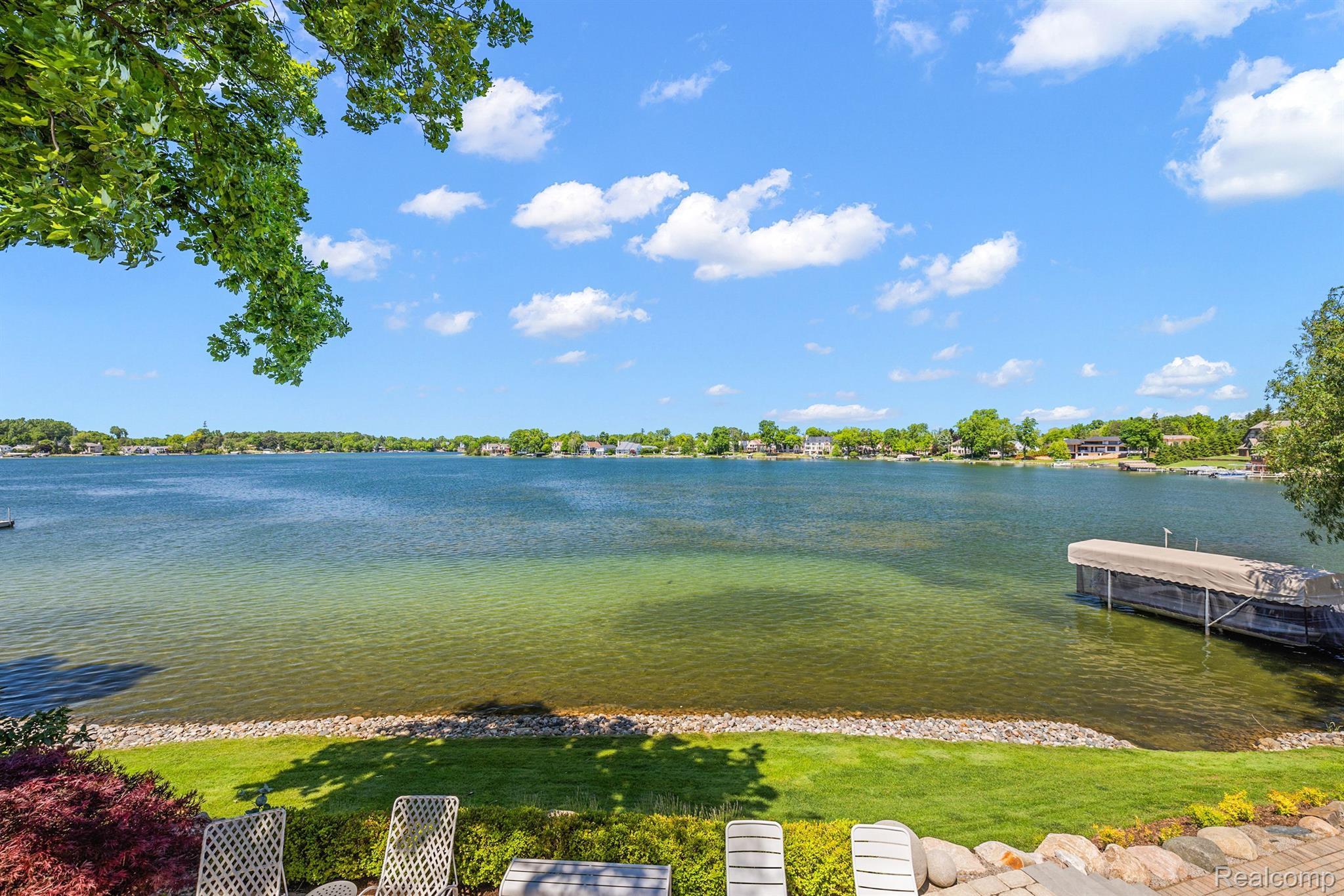 3322 S Shore Circle