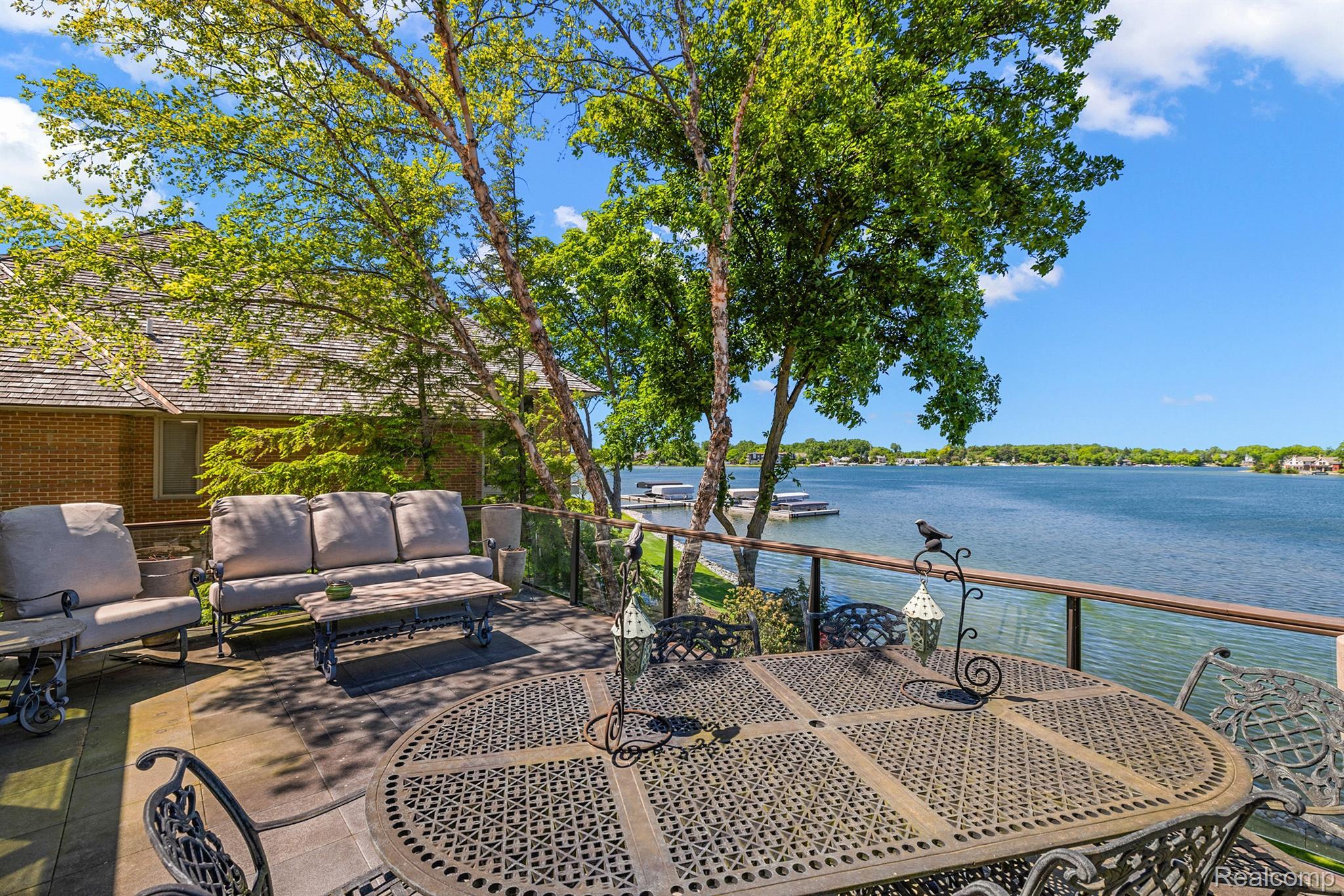 3322 S Shore Circle