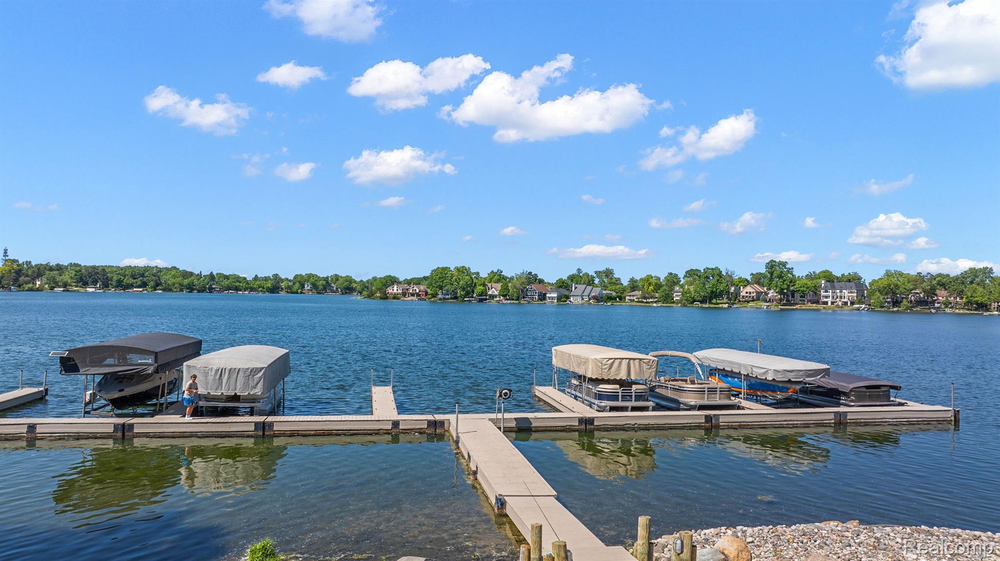 3322 S Shore Circle
