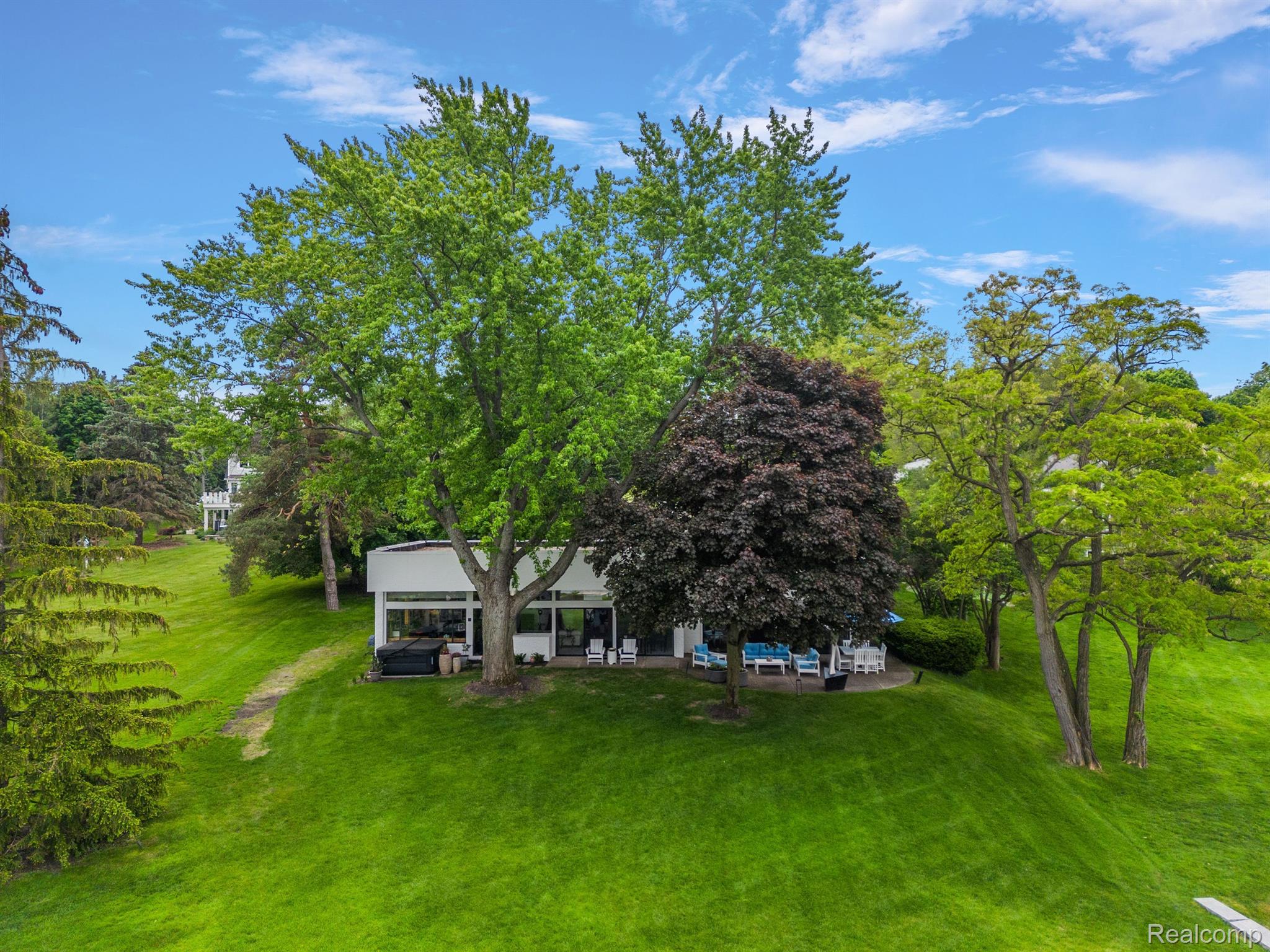 3130 W Long Lake Road