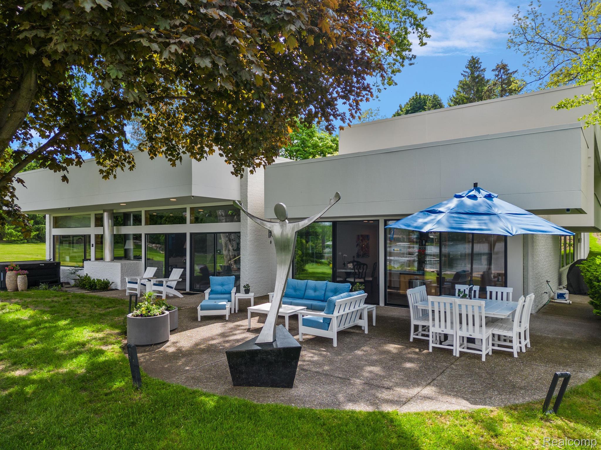 3130 W Long Lake Road