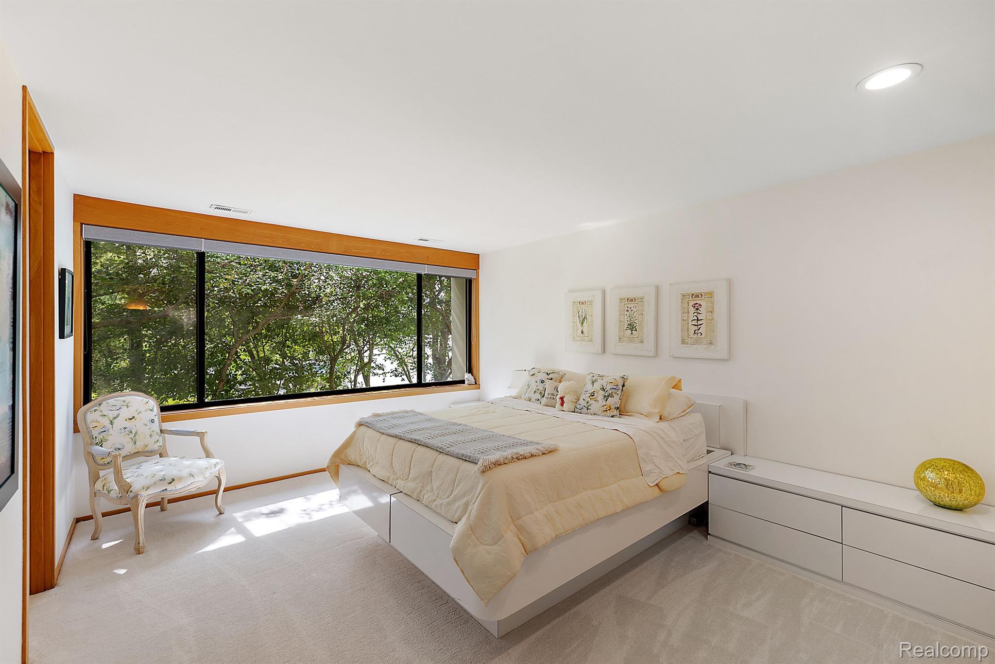 3130 W Long Lake Road