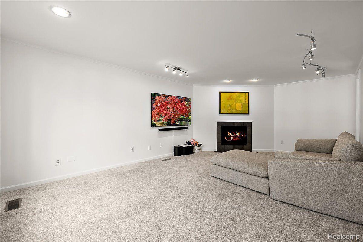 7174 Glengrove Drive