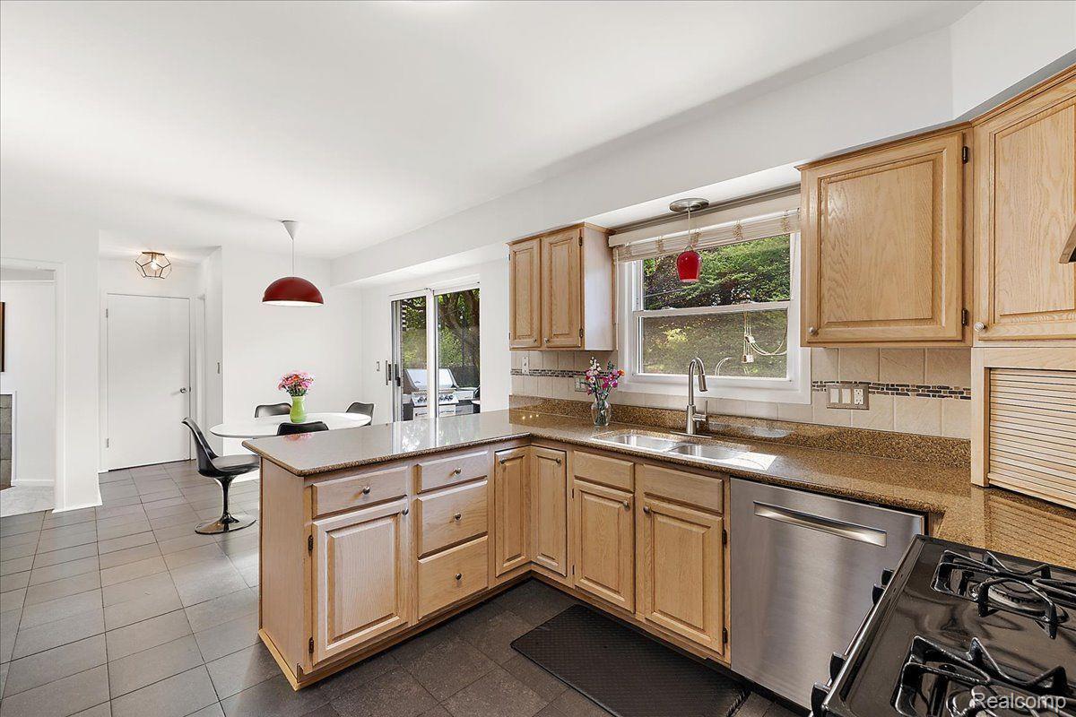 7174 Glengrove Drive