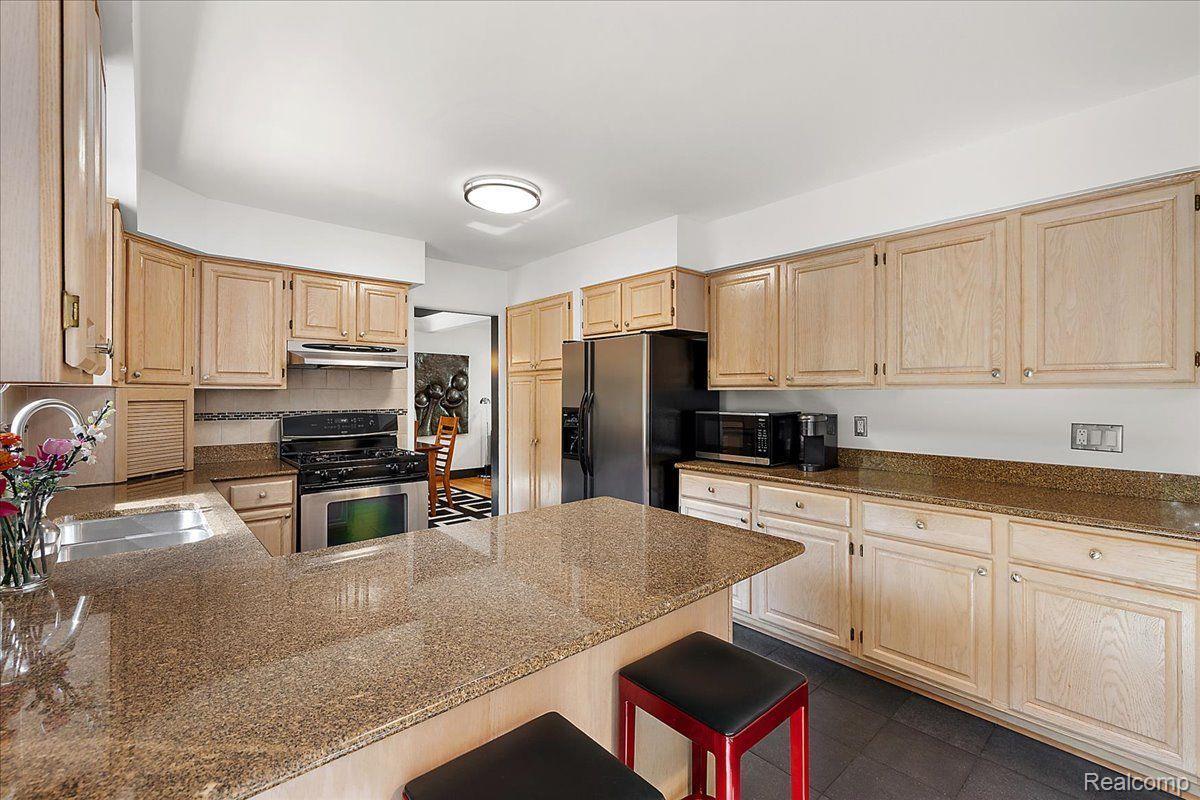 7174 Glengrove Drive