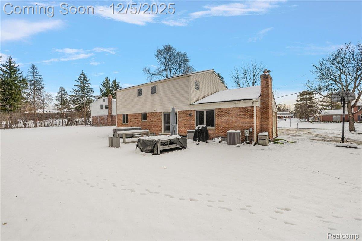 21622 Riverview Drive