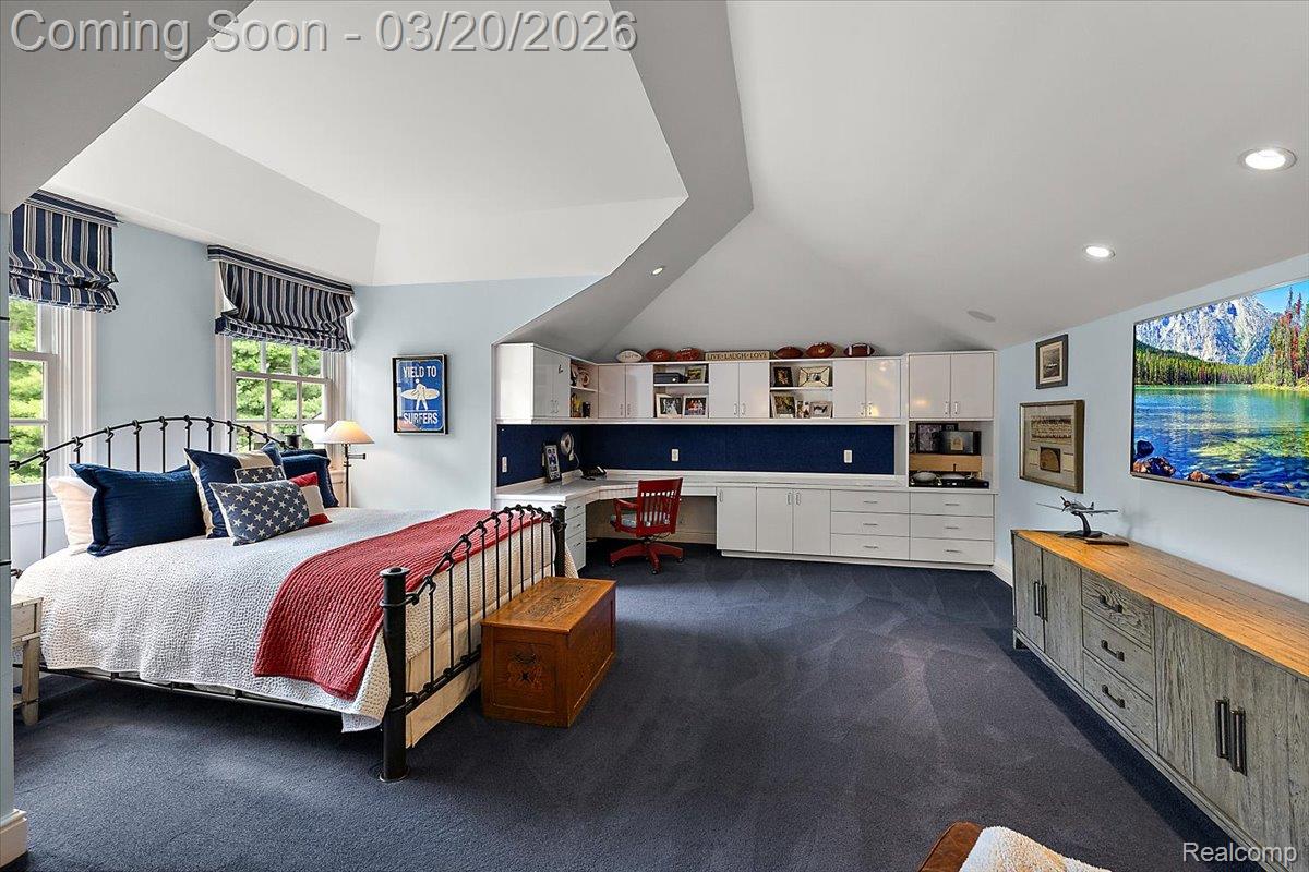 1045 Country Club Road