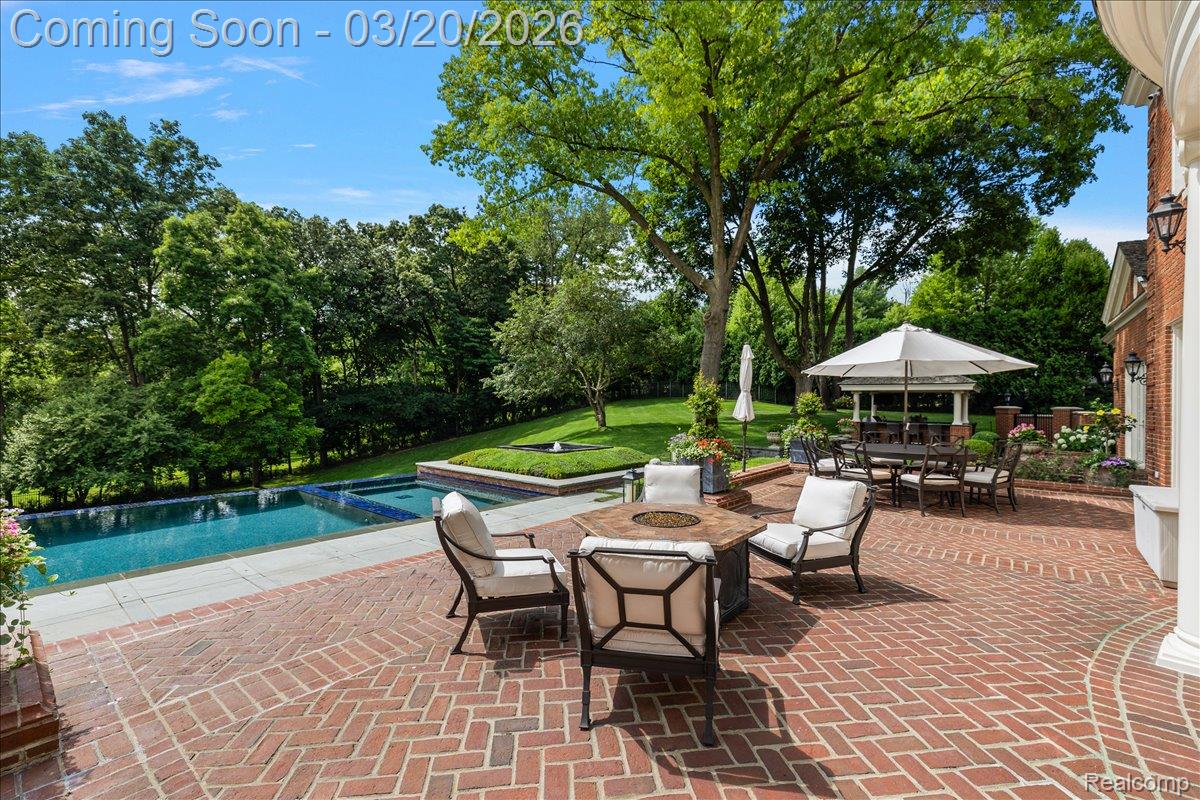 1045 Country Club Road