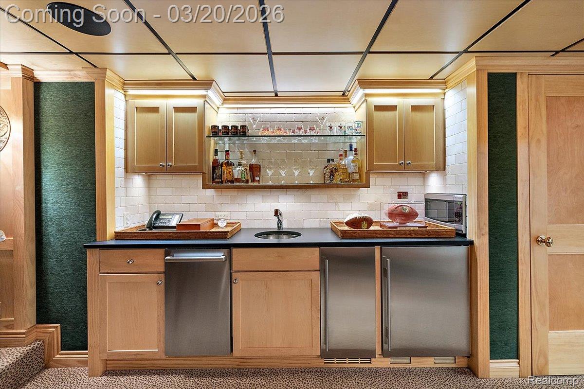 1045 Country Club Road