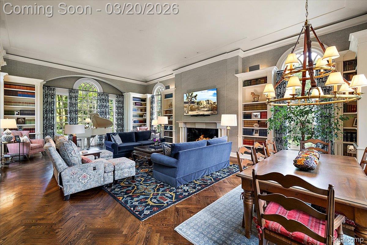 1045 Country Club Road