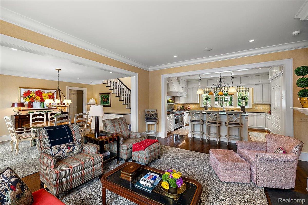 1045 Country Club Road