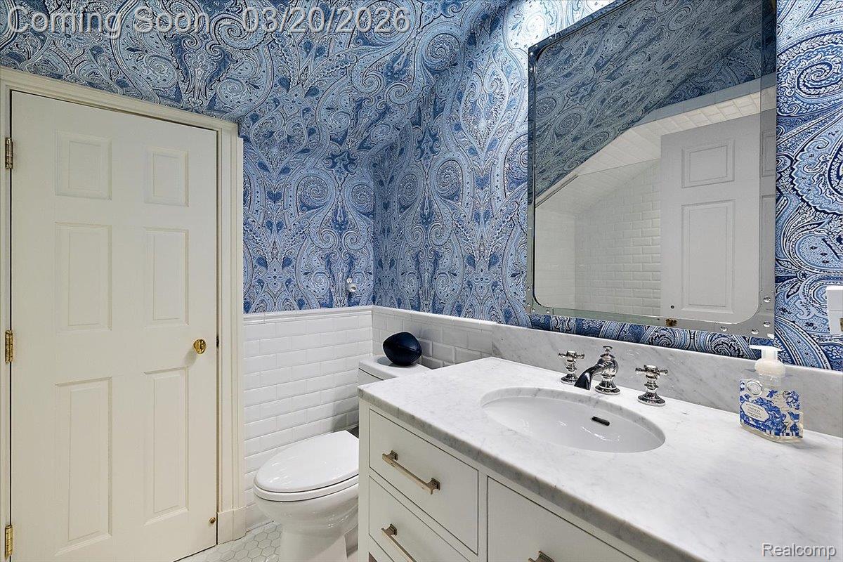 1045 Country Club Road