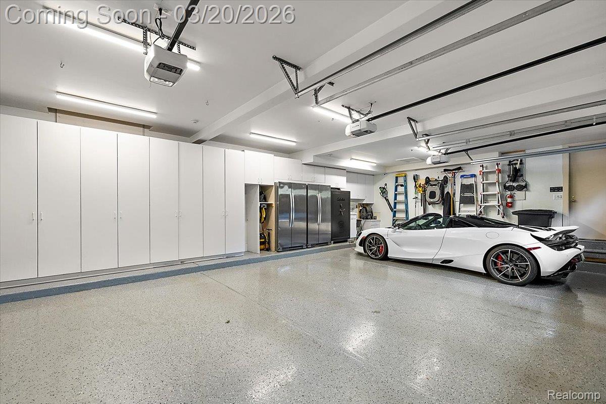 1045 Country Club Road