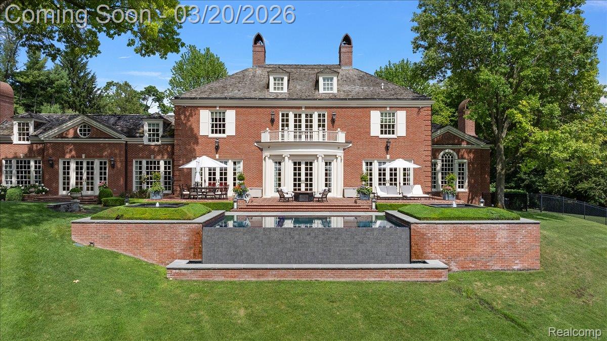 1045 Country Club Road