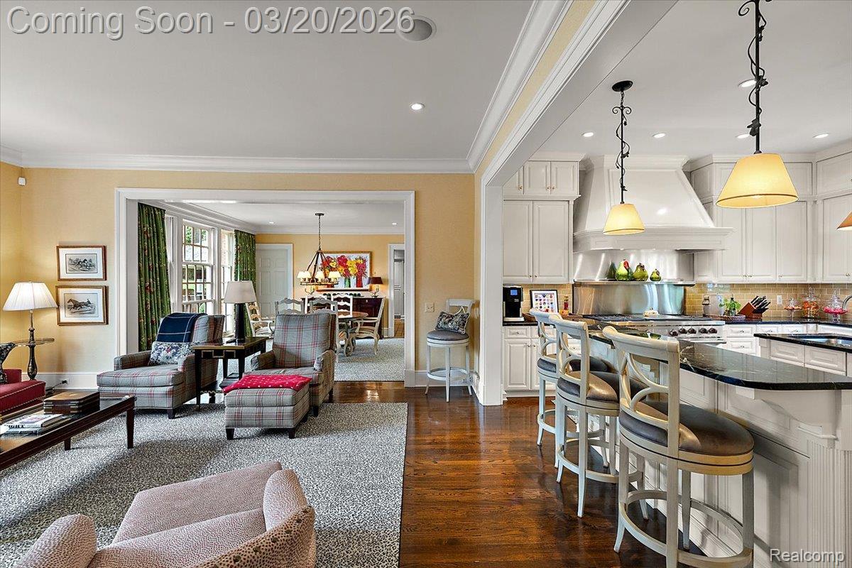 1045 Country Club Road