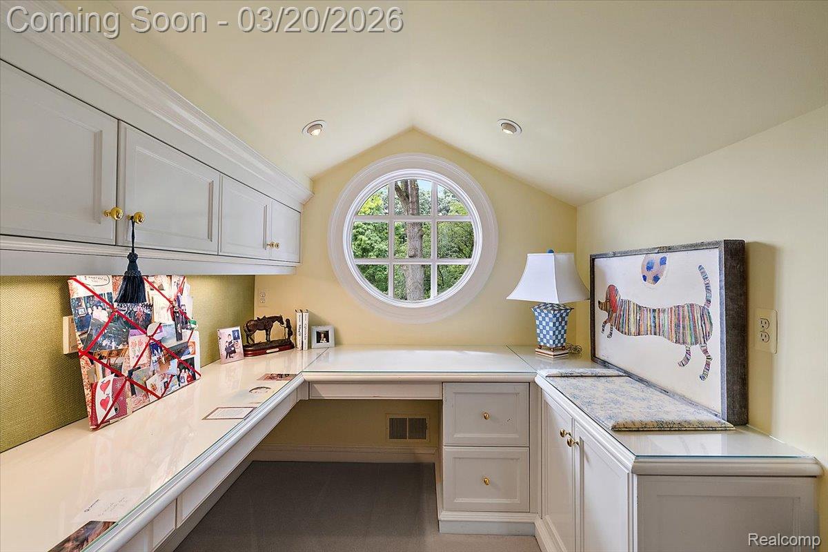 1045 Country Club Road