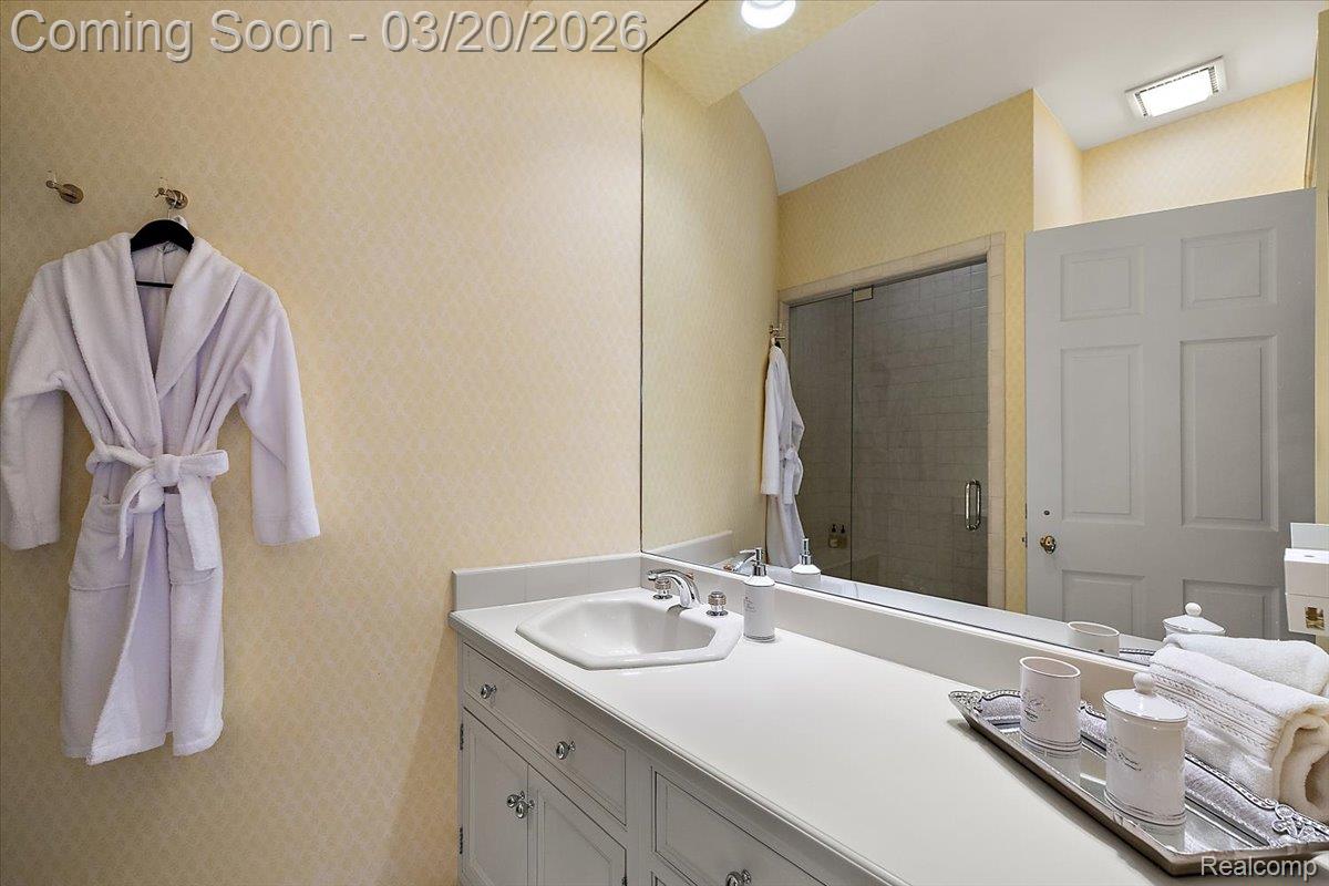 1045 Country Club Road