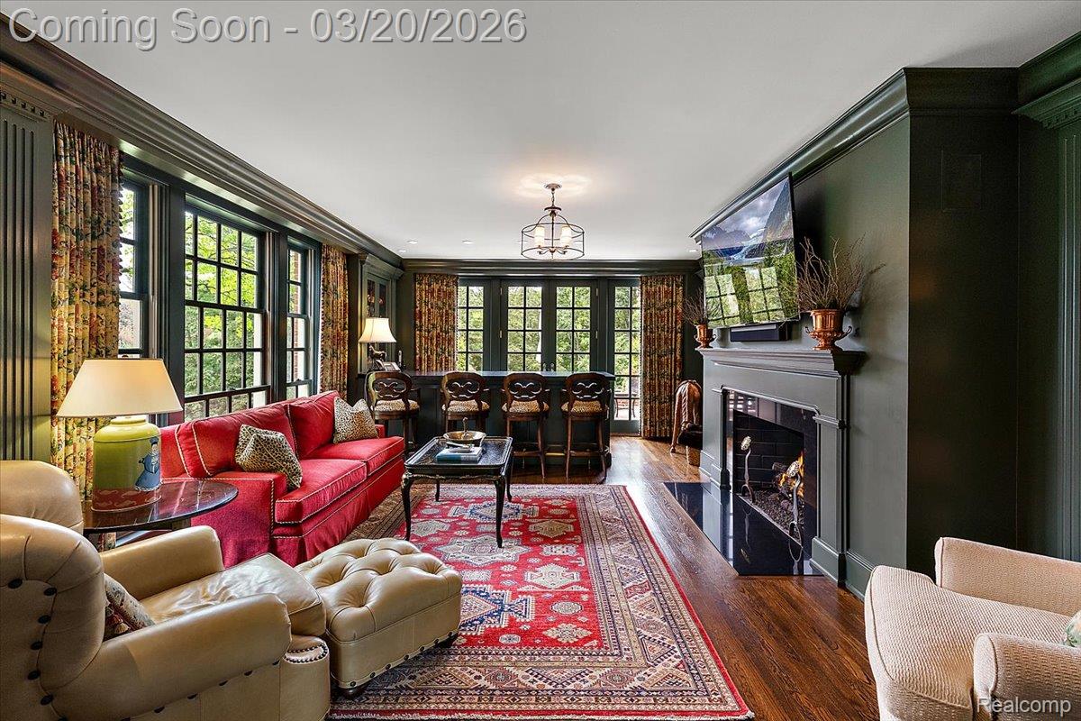 1045 Country Club Road