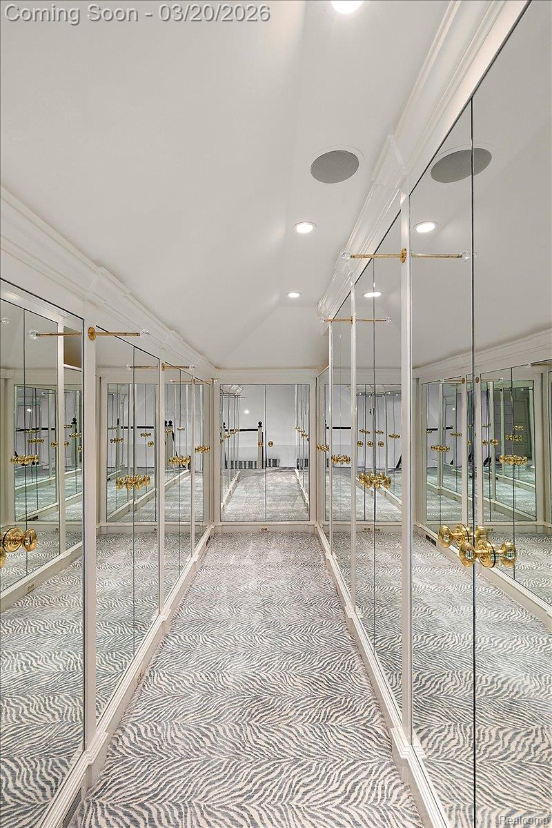 1045 Country Club Road