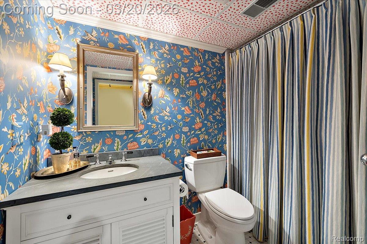 1045 Country Club Road