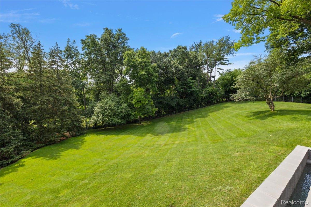 1045 Country Club Road