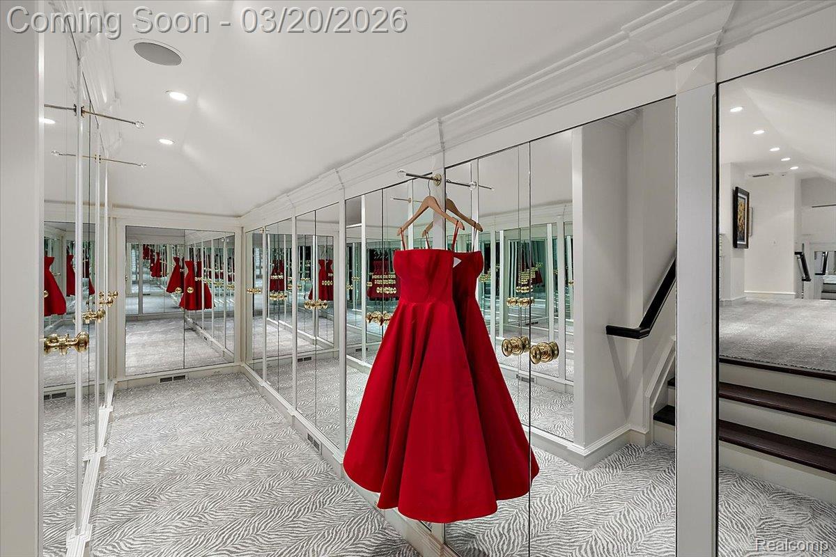 1045 Country Club Road