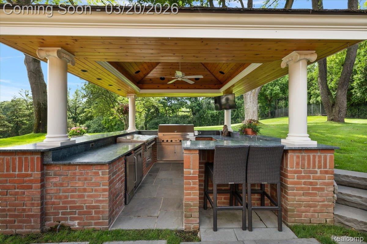 1045 Country Club Road