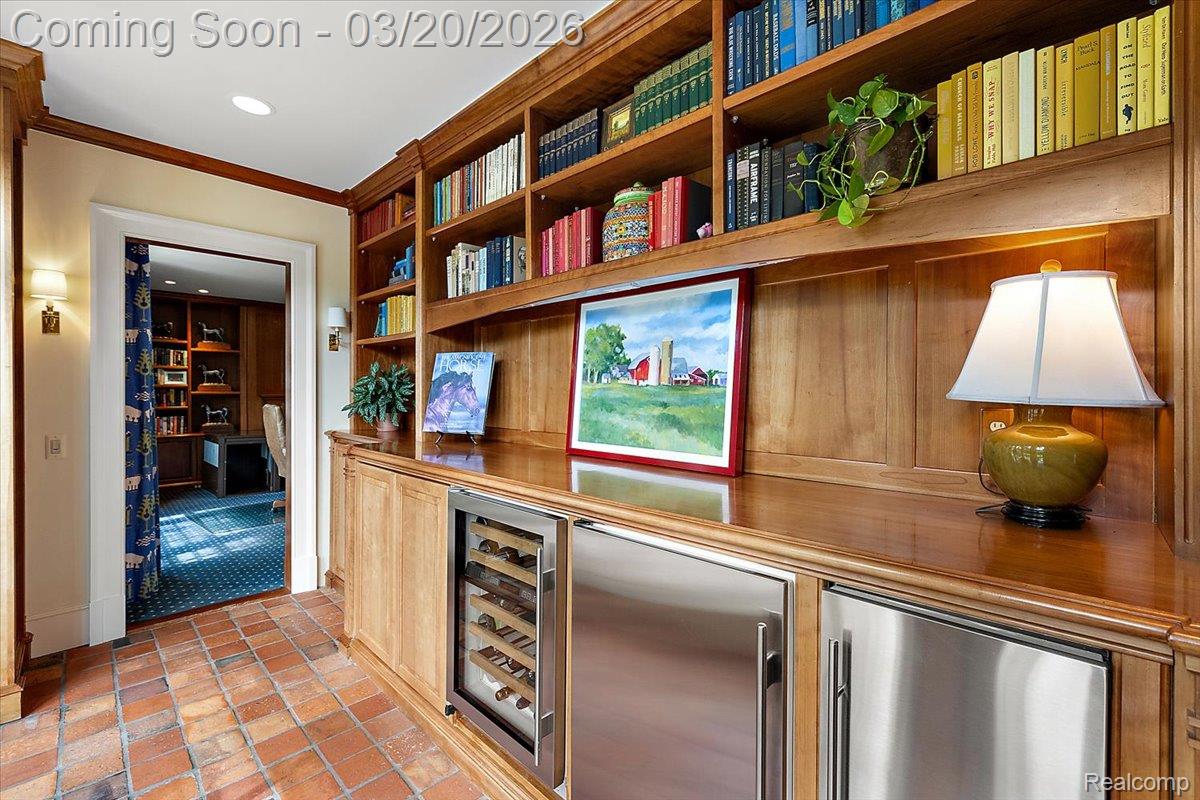 1045 Country Club Road