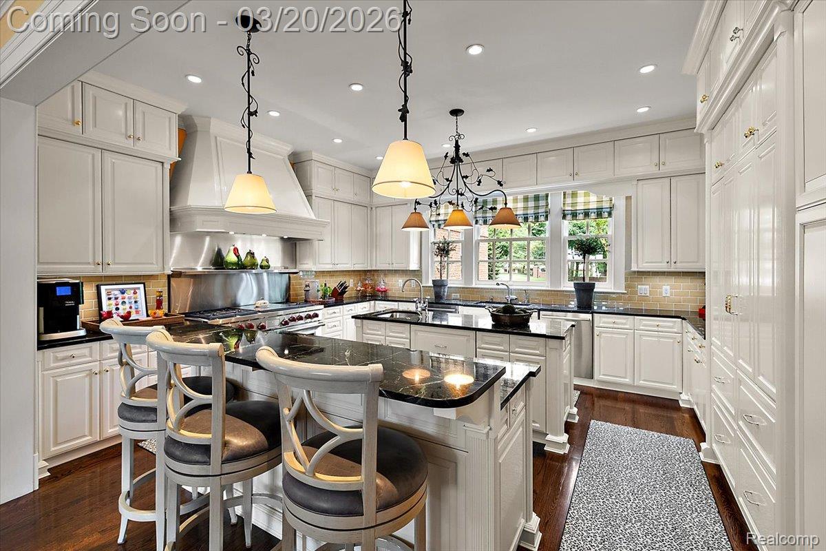 1045 Country Club Road