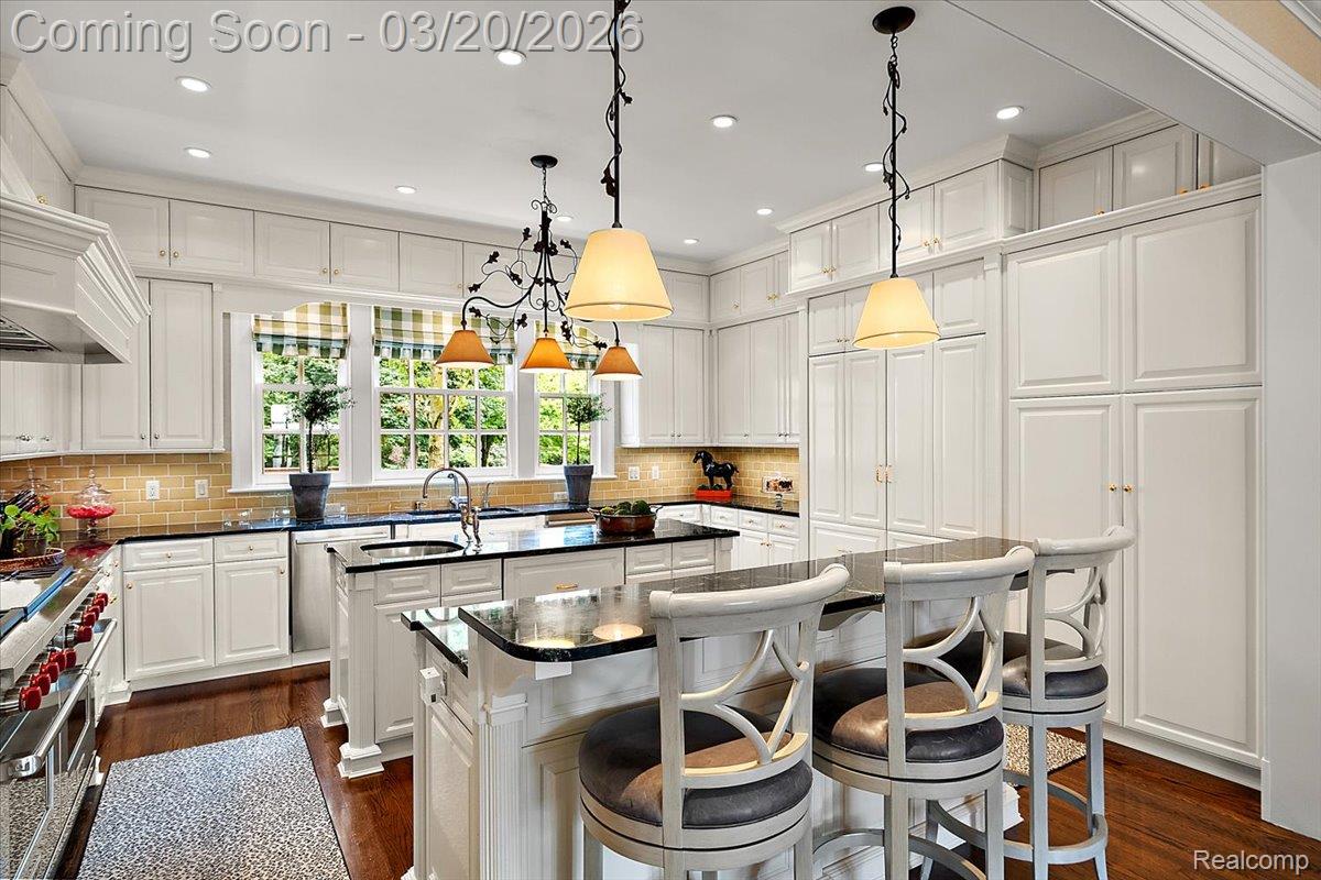 1045 Country Club Road