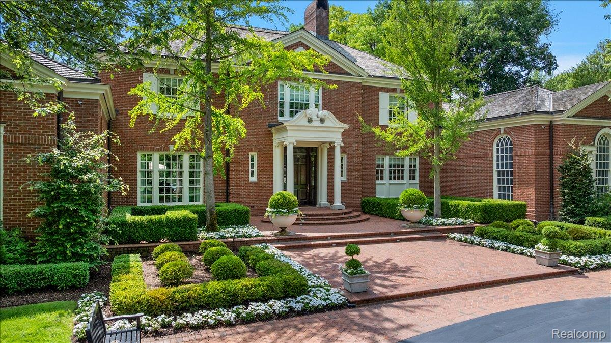 1045 Country Club Road