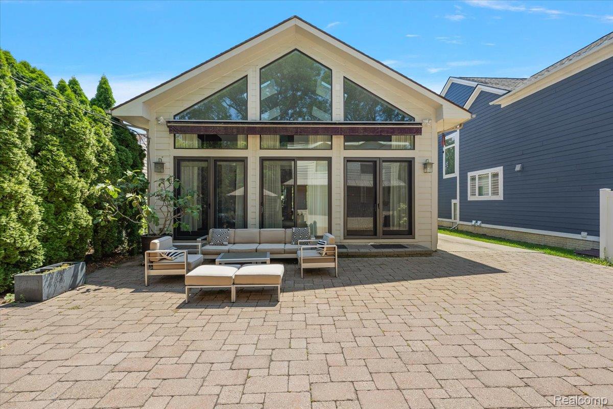 559 Bennaville Avenue
