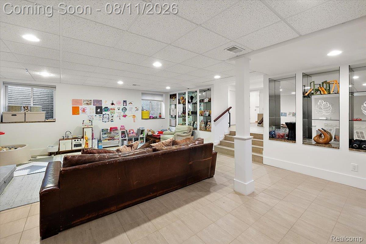 559 Bennaville Avenue