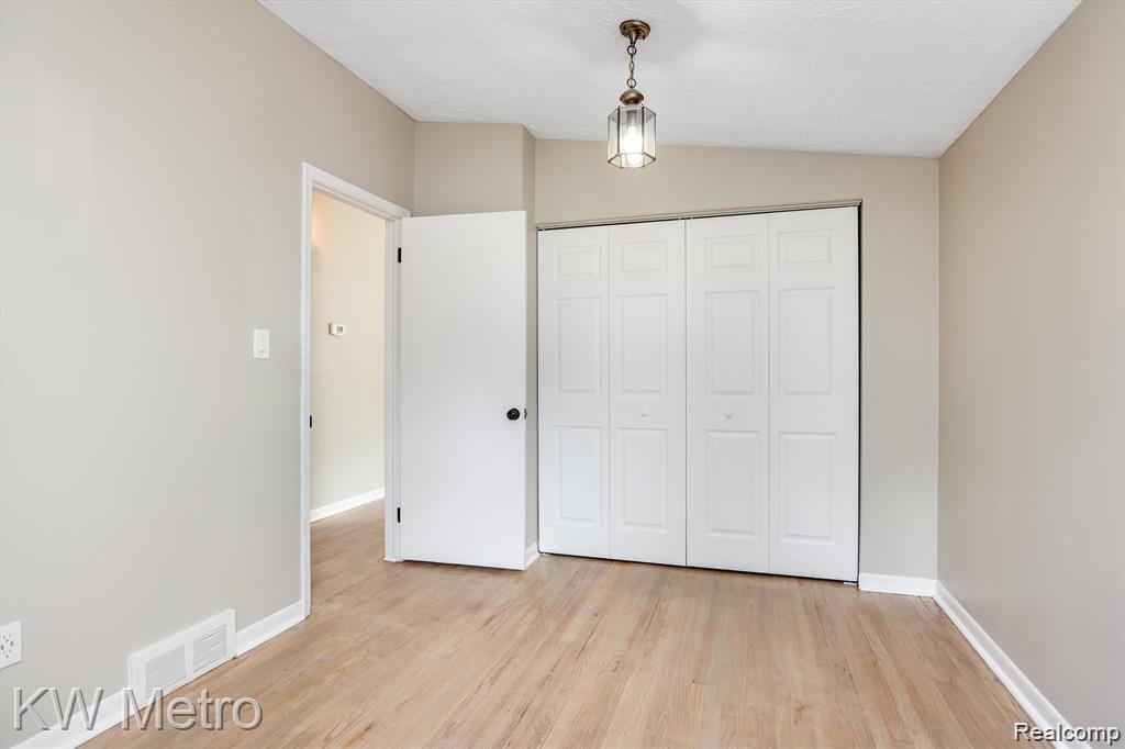 320 W La Salle Avenue