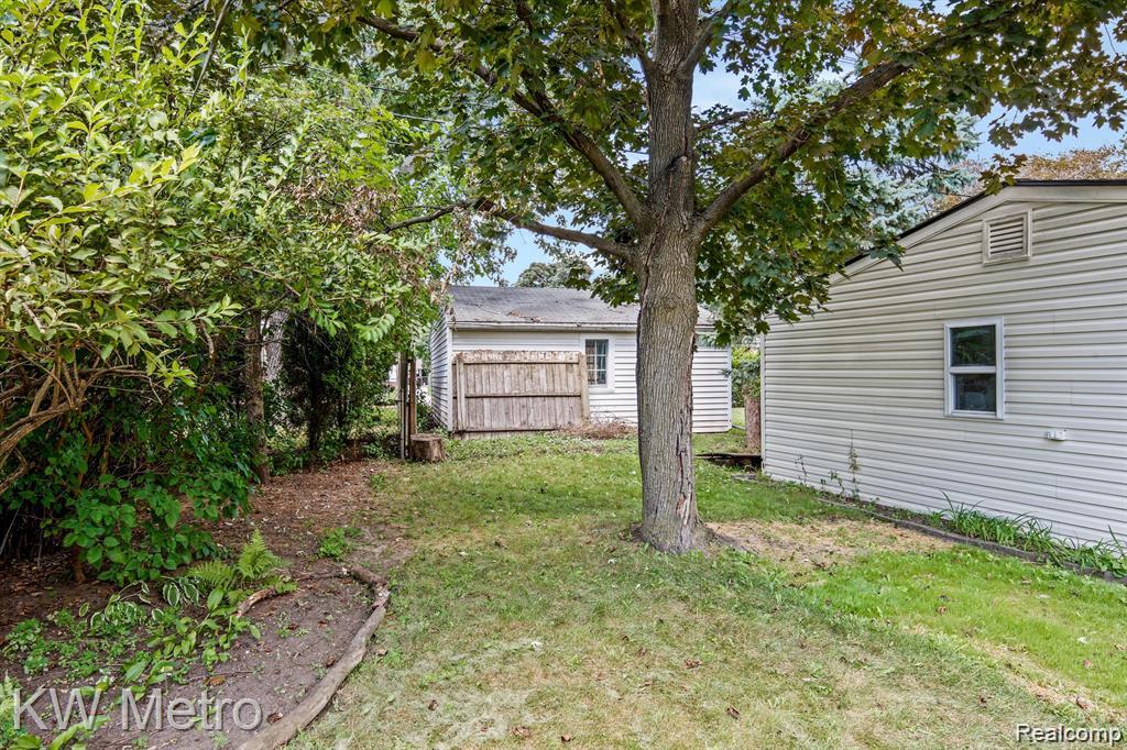 320 W La Salle Avenue