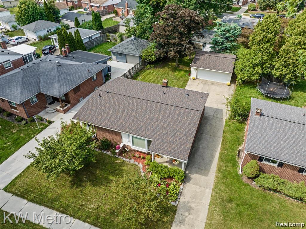 320 W La Salle Avenue
