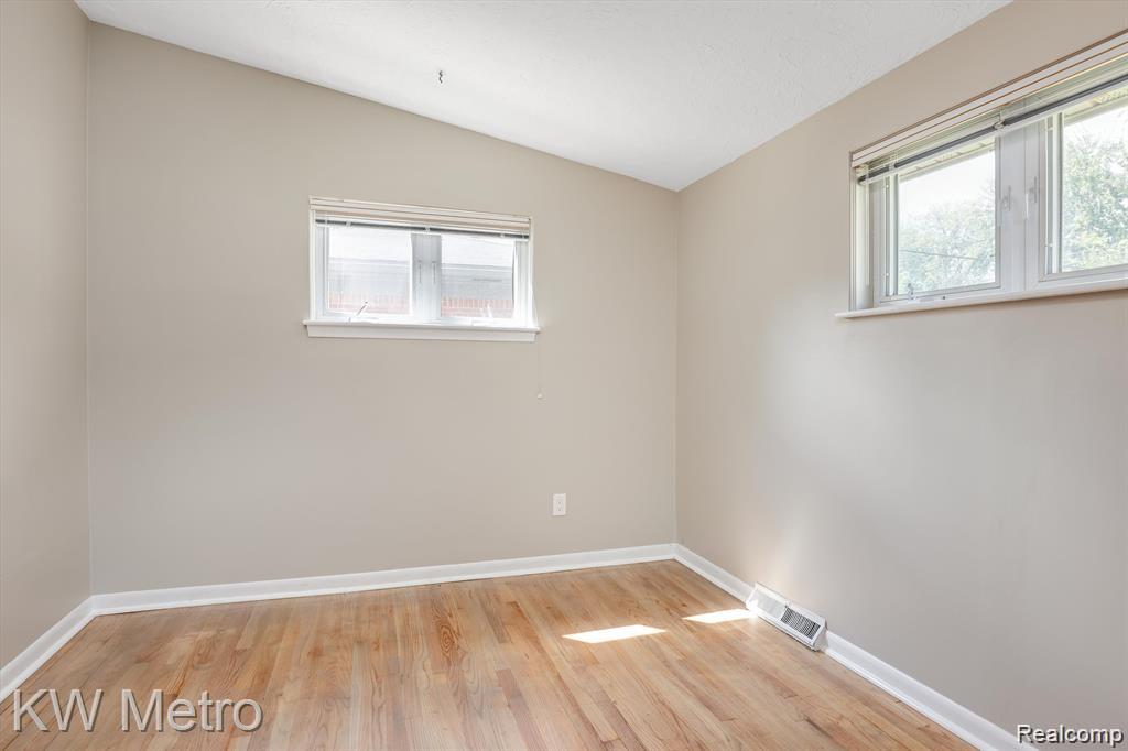 320 W La Salle Avenue