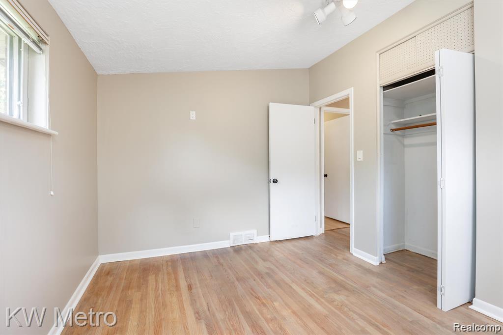 320 W La Salle Avenue