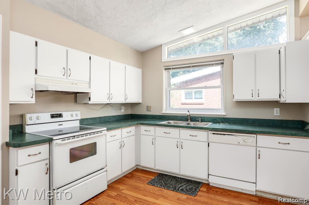 320 W La Salle Avenue