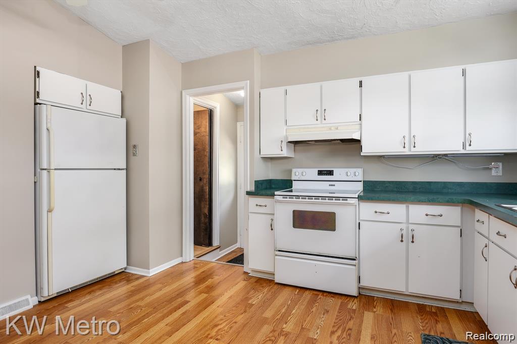 320 W La Salle Avenue
