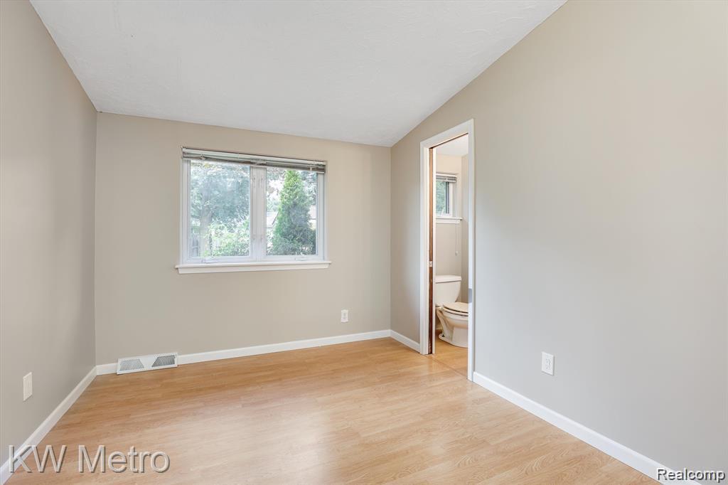 320 W La Salle Avenue